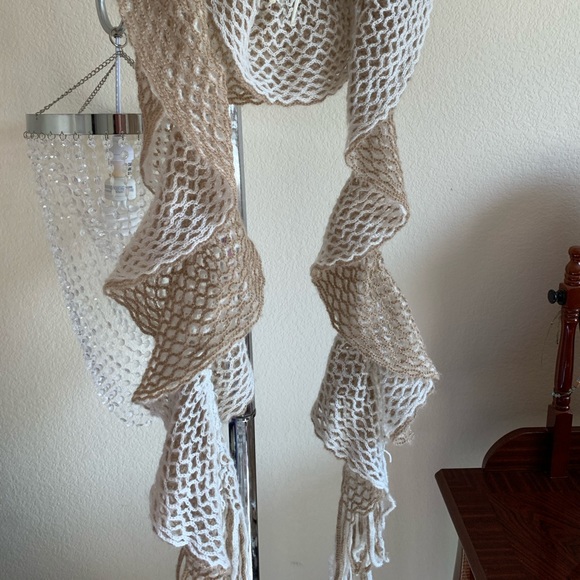 Bouncy Scarf - Picture 3 of 6